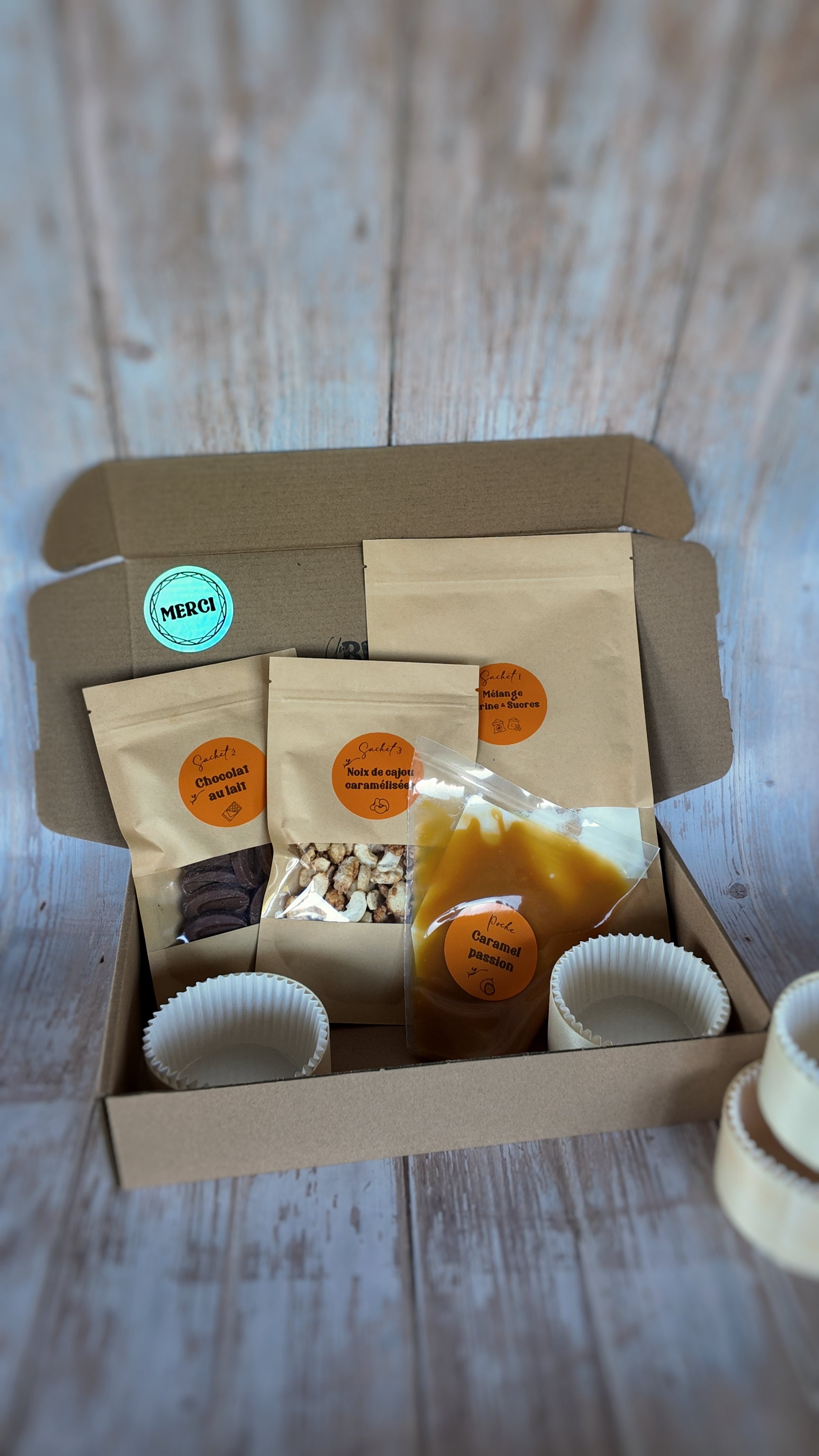 Box 4 cookies Noix de cajou, chocolat au lait et caramel passion